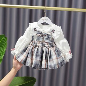 Peuter prinses kleding sets herfst meisje lolita outfits herfst jurk college schattige kinderen cartoon borduren shirt + plaid geplooide bretels rok 2pcs suits s1603