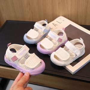 Peuter sandalen Baby Girl Solid Color Net Doek Ademende jongens Sneakers Kids Infant Summer Fashion Sport Shoes L2405