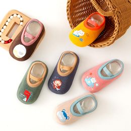 Zapatos para niños zapatos para bebés zapatos infantiles calcetines anti-deslizamiento zapatos de piso de cuna tibia recién nacido con suela de goma para niño niño niño pie niña infante lindas zapatillas primeras caminantes
