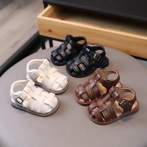 Peuterschoenen Gevlochten Sandalen voor Meisjes Baby Mode Holle Leren Schoen Flexibele Retro Baby Boy Weave Sandalen G06271 240301