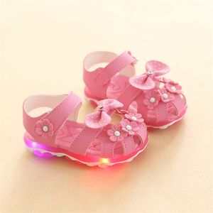 Peuter zomerled met lichten babymeisjes sandalen bloem strik luminous lichtgewicht ademende kinderen babyschoenen 220607