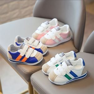 Zapatos de tenis para niños pequeños Otoño Ligero Bebé Niña Diseñador Niños Zapatillas de deporte de fondo suave para niños E08174 220811