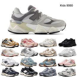 Toddlers Sneakers 2002r 9060 Kids Running Shoes Designer Girls Moon Labyrinth Black 2024 Petit enfants 9060 Salt Sea Bild