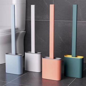 Soportes para escobillas de baño Juego de escobillas y soportes para inodoro de silicona montados en la pared para baño Cabezal de cepillo flexible Limpieza profunda Escobilla para inodoro de esquina 220902