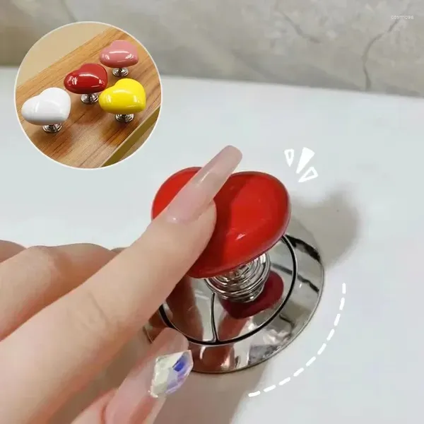 Siège de toilette Couvre le coeur en forme de presseur Love Appuyez sur l'eau bouton à chasse d'eau de salle de bain Butter de réservoir de salle de bain poussoir Interrupteur de salle de bain décoration