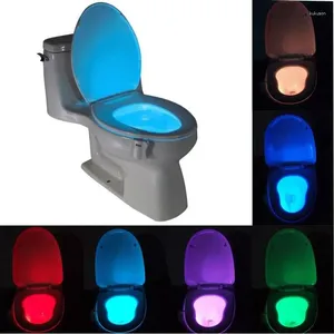 Toiletzitkappen Slimme badkamer nachtlamp LED Body Motion geactiveerd op/uit sensorlamp 8 multicolour