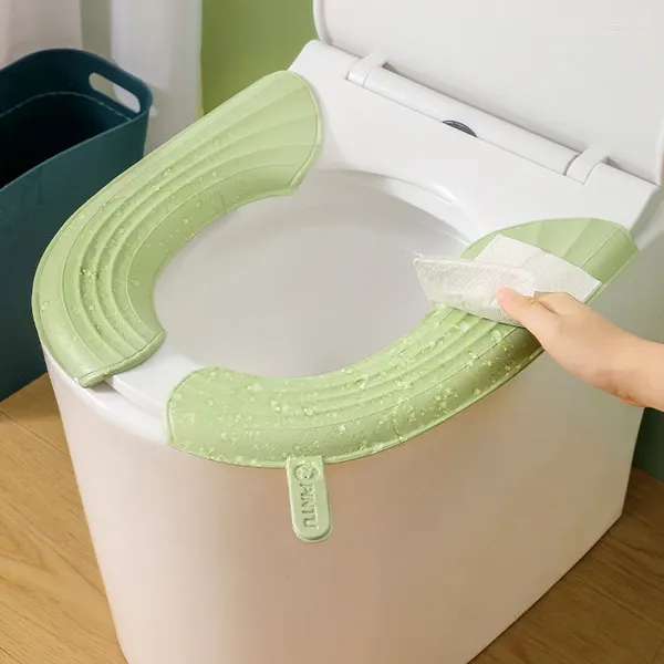 Le siège de toilette couvre un tapis imperméable sur un coussin portable général épaississant Eva n'est pas un type de pâte de mains sales