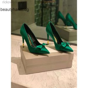 Tom Fords habille des chaussures Party Lady Brands High Luxury Talon Chaussures Summer toute la journée Sandales Sandales Back Bow Pompe en daim sexy