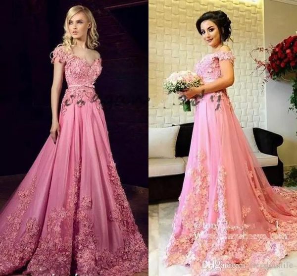 Tony Chaaya Vestidos de noche modestos Apliques florales en 3D Fuera del hombro Dubai Kaftan árabe Longitud total Princesa Rosa Vestido de fiesta por encargo