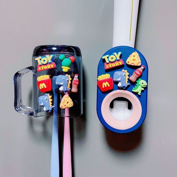 Soportes para cepillos de dientes 3IN1 Dispensador de pasta de dientes automático de dibujos animados para niños Exprimidores de taza de boca linda Juego de accesorios de baño para niños 230726