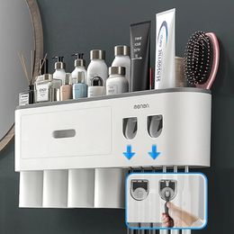 Porte-brosse à dents porte-brosse à dents magnétique support de rangement mural tasses avec 2 distributeur de dentifrice pour organisateur à domicile ensemble d'accessoires de salle de bain 231025