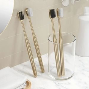 Brosse à dents de luxe adulte brosse à dents souple brosses à dents en or brosses dentaires en argent élégance cadeaux de fête doux cadeau de Noël 231115