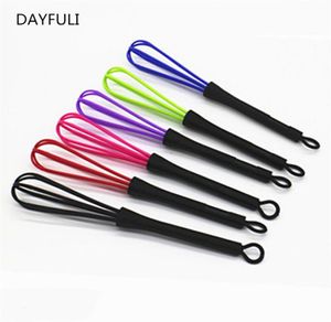 Top 1pc Pro Salon Hairdressing Dye Cream Whisk Plastic Hair Mixer Barber Roerder Haarverzorging Styling Tool Blender Random Color298W7593623