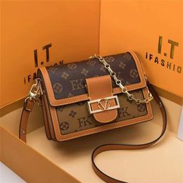 Top 2023 Cross Body Hoogwaardige leermerken Merk Luxury Design Tote Tassen Handtassen Klassieke schouderschoudertas Lady Turnus