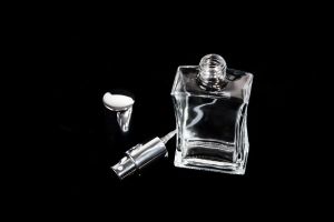 Bouteille de parfum en verre carrée supérieure de 50 ml Parfum vide Emballage de pulvérisation transparent Bouteilles rechargeables Atomiseur