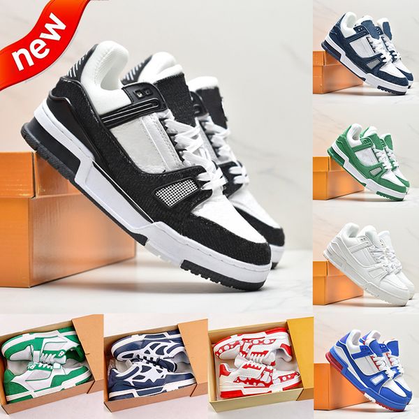 Chaussures de course de luxe Hommes Femmes Logo Embossed Trainer Sneaker Triple Blanc Rose Noir Bleu Ciel Vert Jaune Denim Sport Baskets Mens Strap x YK Skate Outdoor Chaussure Plate