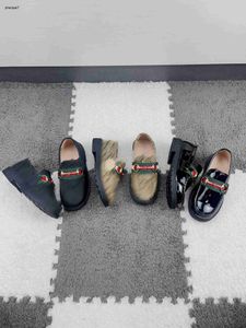 Top babyontwerper schoenen Multi Color Stripe Design Kids Sneakers Maat 26-35 Doosbeveiliging Meisjes Schoenen Boys schoenen 24 May