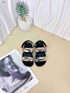 Top Baby Sandals Summer Kids Chaussures Coût du prix Taille 21-35, y compris la boîte à carreaux contrastés pour tout-petit des premiers marcheurs 24MA