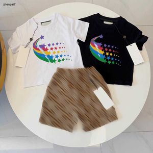 Top bébé t-shirts Suit Summer Kids Tracksuits Taille 100-150 Rainbow Modèle Côtes courtes et lettre de grille Shorts imprimés janvier