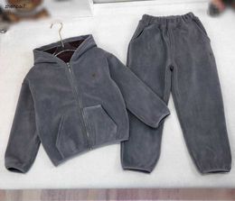 Top pour bébé Tracksuit Girl Boy Color Couleur d'hiver Isolation Set Taille 110-150 Kids Designer Clothes Jacket and Pantal
