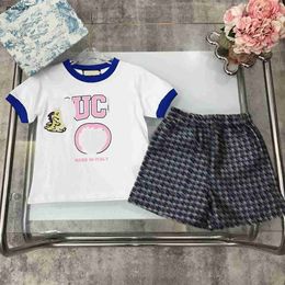 Top Baby Tracksuits Summer Suits Kids Designer Kleding Maat 100-150 cm Dinosaur geborduurd T-shirt en Letter Gedrukte shorts 24april