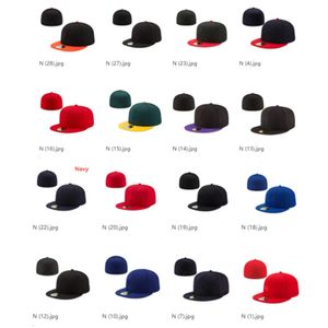 Top Ball Letter Summer Classic Baseball gemonteerde hoeden sportteam voetbalbasketbal cap vrouwen mannen pom mode flat snapback caps