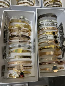 Top Armbanden gouden armbanden voor dames Luxe armbandontwerper Royaal van temperament Armband Mode-sieraden Speciale groothandel luxe armband