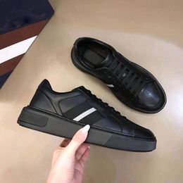 Topmerk Moony heren sneaker schoenen streep liftloper sport extra-licht rubberen bodem trainers wit zwart feest trouwjurk comfort skateboard wandelschoen