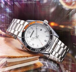 Top Brand Quartz Fashion Mens Time Horloge Watches 40 mm Auto Date Line Skeleton Dial Designer Watch Wholesale Malas Cadeaux Wristwatch Cadeau de Noël préféré