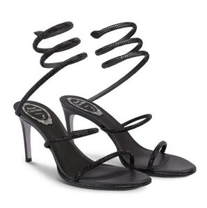 Top Brand Summer Renecaovilla CLEO Sandales en satin Chaussures recouvertes de strass Tête de serpent Finition Soirée Talons hauts Robe de mariée Gladiator Sandalias