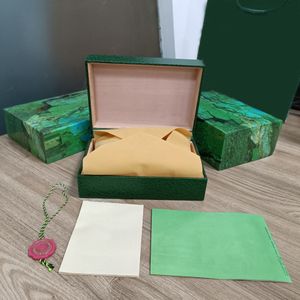 Top Brand Watch Boxes Cases AAA Luxurys Bekijk Green Box Papers Gift Leather Bag Card 0.8kg voor polshorloges Certificaathandbag 126610 126610 126610