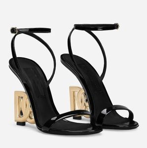 Top Brand Women Keira Sandals Chaussures en cuir breveté Gold-Electroplated Carbon Talons Lady Party Wedding Gladiator Sandalias EU35-43 avec boîte