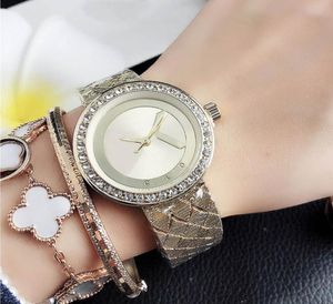 Top Brand Wrist Watches for Women Lady Girl Crystal Letters Big Style Metal Steel Band Watch M853519086