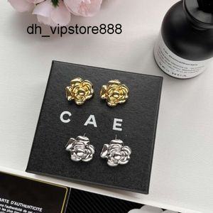 Top Charm Brand Charm Luxury Gold Boucles d'oreilles en acier inoxydable 925 Bijoux en argent Mode 2023 Nouvelles boucles d'oreilles camélia Designer d'été Boucles d'oreilles imperméables et non décolorées