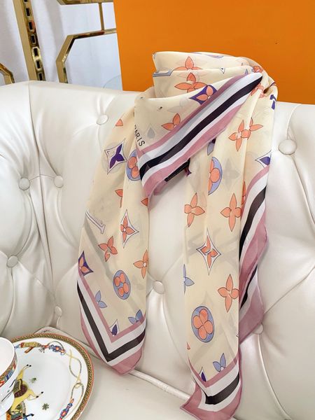 Top Classic Brand V Designer foulard en soie pour femmes Monogramme lettres presbytie motif doux grand châle de luxe en mousseline de soie véritable soie rose vert étole 7 A qualité