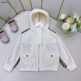 Top Coat for Girl Boy Automn Vêtements Enfants Vêtements d'automne Designer Child Cabined Veste Taille de 100-150 cm
