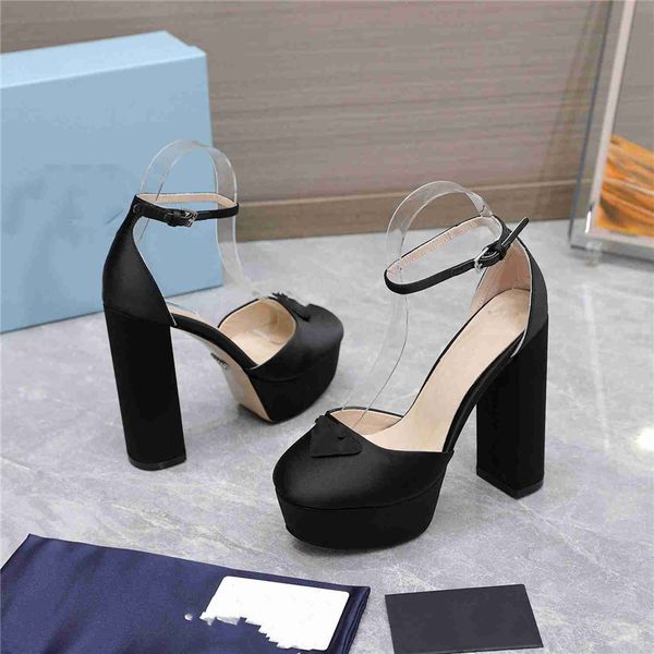 Top Design Robe Chaussures Mode 2023 Pradity Femmes Cuir Talon Haut Lettre Logo Fête De Mariage Tourisme Vacances Casual Chaussures Plates 03-05