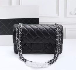 Top Designe Cuptial Channe de marque de luxe personnalis￩e Bag f￩minin 2021 Cha￮ne Gold en cuir 2,55 cm Clip de b￩tail rose noir et blanc3