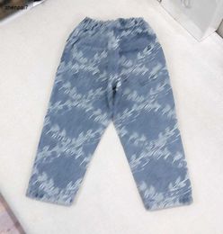 Top Designer Baby Jeans Autumn Denim Kids Pantalones Tamaño 100-160 Tratamiento de procesos de lavado múltiples Pantalones de niños Nov10