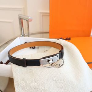 Top Designer Belt Fashion Fomen Buckle Accessor Vestido Cinturón pequeño de cuero clásico Cinturón flaco Ancho de 1.8 cm Cumpleaños Año Nuevo Regalo