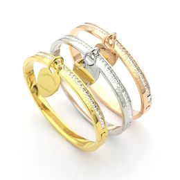 Top Designer Bracelets Bracelets Câble Femmes Diamant Bracelet Plaqué Or 18 Carats Amour Coeur Bracelet Diamants À Une Rangée En Acier Inoxydable261R