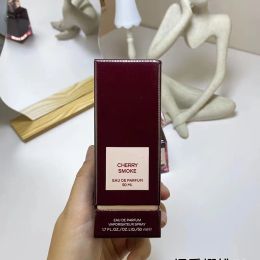 Top de créateur de concepteurs Perfume pour femme Cherry Smoke Fragrance Spray 50 / 100ml EDP Natural Unisexe Cologne 1.7 / 3,4 fl.oz Fragance de parfum durable pour le cadeau en stock