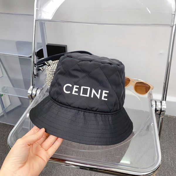 Top Designer Bucket Hat Floppy Foldable His-and-Hers Buckets Casquette visière casquettes de designer chapeaux pour hommes protection solaire blanc noir couleur Unisexe Casual Halloween chapeaux