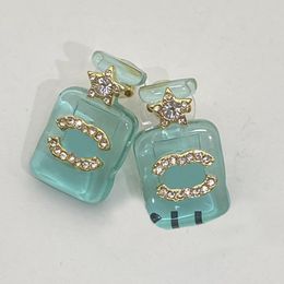 Pendientes de diseñador superior Marca Carta Studs Perla Pendiente de diamante Mujeres con estilo Joyería de boda Regalos de amor Pareja 925 Accesorios de moda de cobre plateado