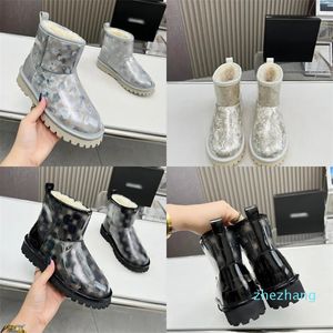 Top Designer bontlaarzen sherpawol pluizig Sneeuwborduurwerk Dames Half Klassieke Stijl Schoenen Winter Herfst Snowboots TPU helder waterdicht