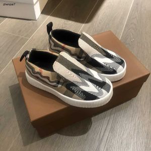 Top Designer Kids schoen Slip-on Baby Sneakers Box Packaging Maat 26-35 Multiclored Plaid Patroon Peuter Casual schoenen nov05