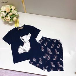 Top Designer Kids Tracksuit Baby Summer Suit maat 90-150 cm 2pcs Doll Bear Print T-shirt en Animal AOP Shorts juli11