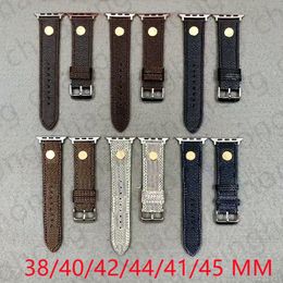Bracelet de montre de luxe Top Designer pour Apple Watch Band 42mm 41mm 45mm 44mm iwatch 1 2 3 4 5 6 7 bandes Bracelet en cuir Bracelet de mode Rivet Stripes bracelet de montre