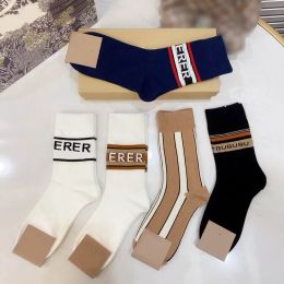 Calcetines de diseño superior para hombres y mujeres, cinco marcas de calcetines deportivos de lujo, caja de liga de punto de invierno de alta calidad