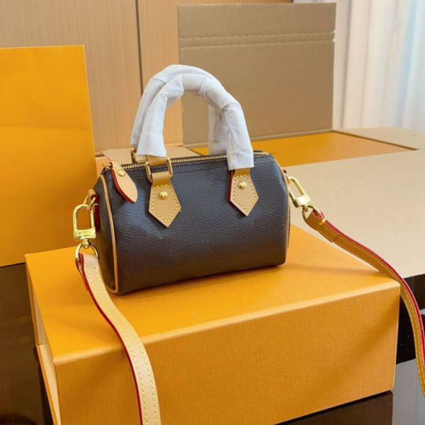 Top Designer Mini Nano 16cm Sac d'épaule Femme Femme en cuir Denim Crossbody Luxury Brand en relief Tote Pours Brown Flower Handsbag